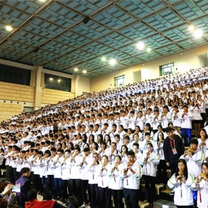 广东省顺德1589名学生共同奏响《龙的传人》